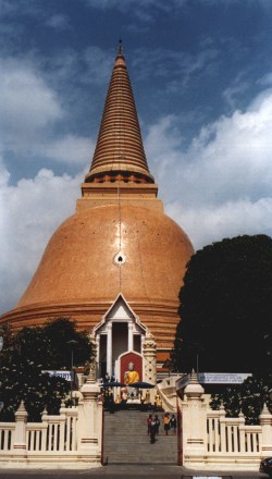 Chedi in Nakhon Pathom 120m hoch